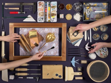 Materialien und Werkzeuge aus der Restaurierung