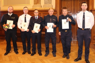 Landrat ehrt Feuerwehr-Kameraden mit dem Verdienstkreuz des Landkreises