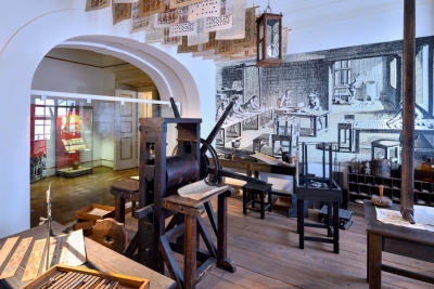 Historische Kartenmacherwerkstatt im Schloss- und Spielkartenmuseum