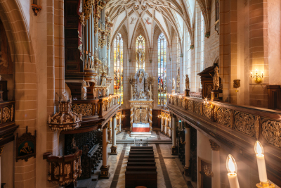 Schlosskirche des Residenzschlosses Altenburg mit Blick in den Chor, links die Trost-Orgel