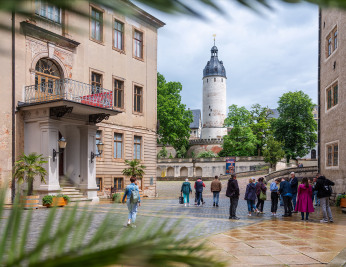 Führung im Schlosshof des Residenzschlosses Altenburg
