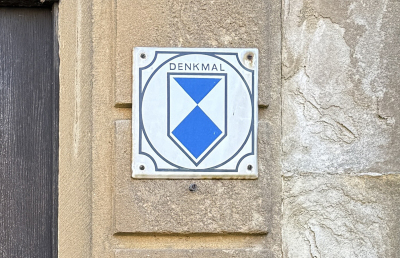 Schild Denkmal