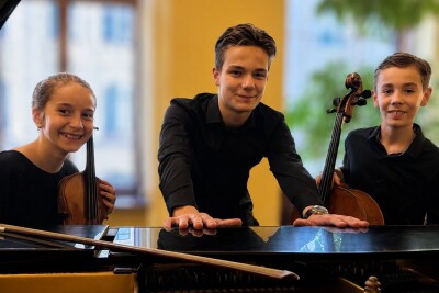 Alexandra Mellinghoff (Violine), Karl Seyffarth (Klavier) und Anton Dietze (Violoncello) 