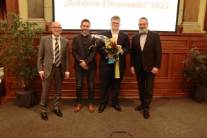 Ehrenamtsgala 2022: (v.l.) Landrat Uwe Melzer, Ulf Schnerrer (Kreissportbund Altenburger Land e.V.), Preisträger Christopher Köhler, Frank Krätzschmar (Vorsitzender des Stiftungsvorstandes der Thüringer Ehrenamtsstiftung)