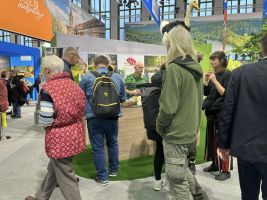 Reges Interesse am Messestand des Landkreises