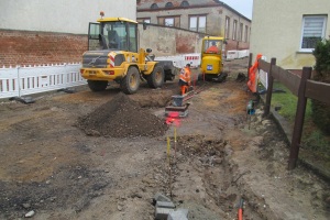 Im Zuge der Fahrbahnerneuerung in Molbitz wird unter anderem auch der Abwasserkanal erneuert.