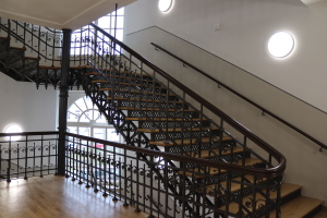 Das denkmalgeschützte Treppenhaus.