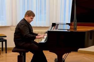 Johannes Rudolph, 17 Jahre, Klasse Ulrike Hinkelmann, AG V, 23 Punkte, hervorragendes Ergebnis, 1. Preis mit Weiterleitung zum Landeswettbewerb.