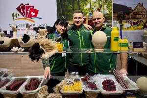 Monika, Paul und Bertram Burkhardt von der Straußenfarm Burkhardt.